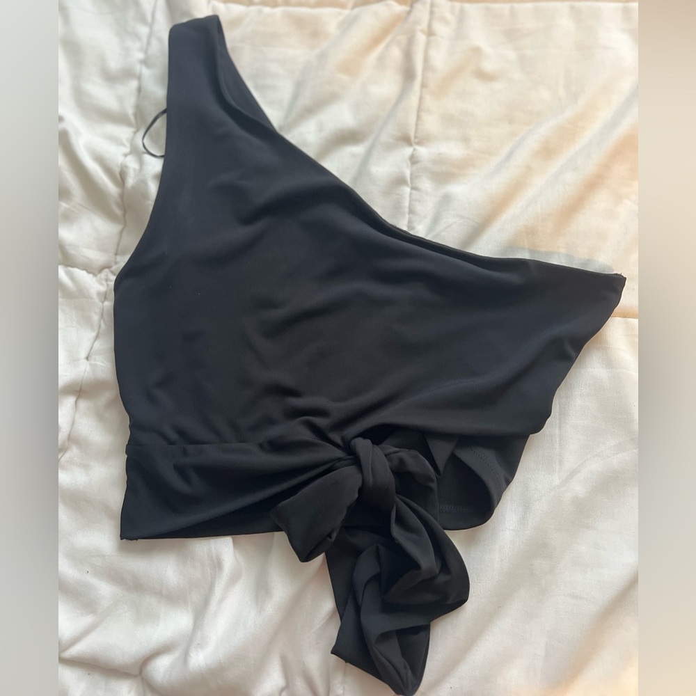 Super cute one shoulder top